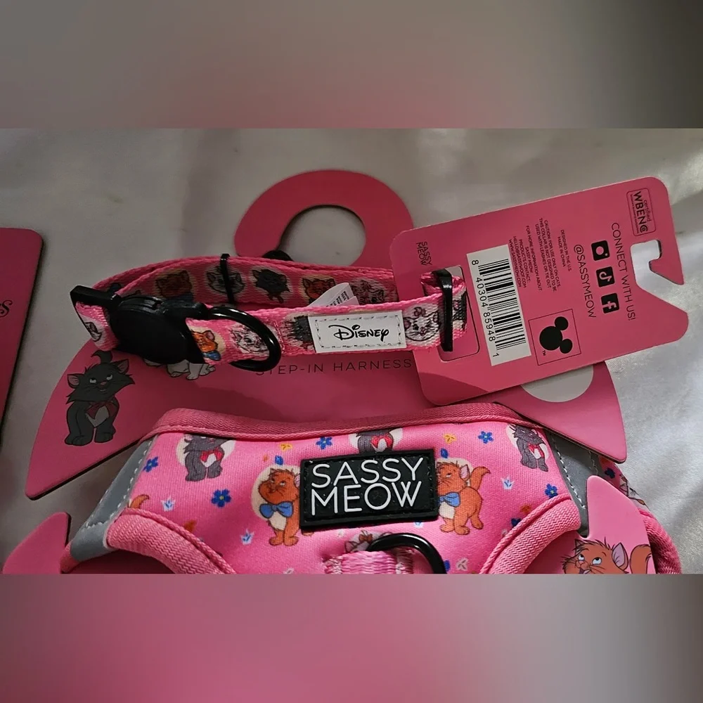 Disney Sassy Meow Pink Aristocats Harness, Collar and Leash Set (M)